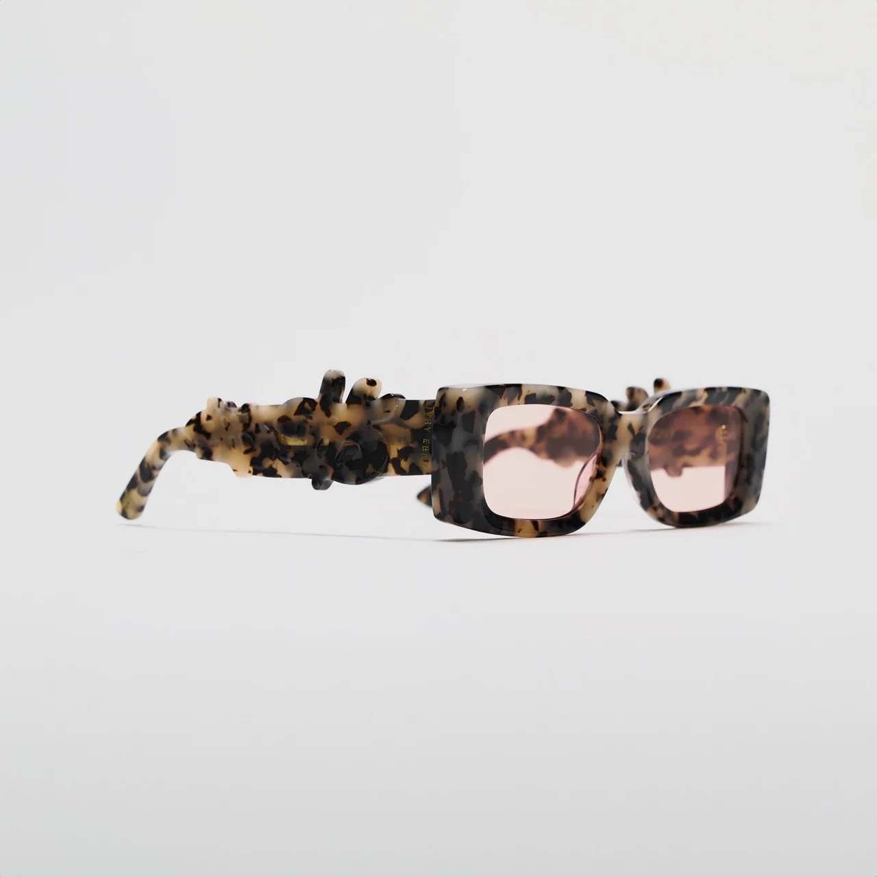 White Leopard Dollar Sunglasses - Image 4