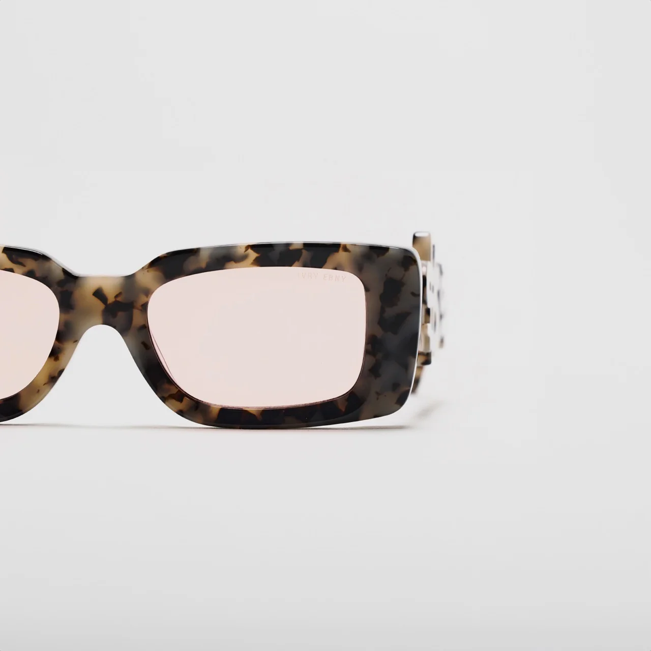 White Leopard Dollar Sunglasses - Image 5